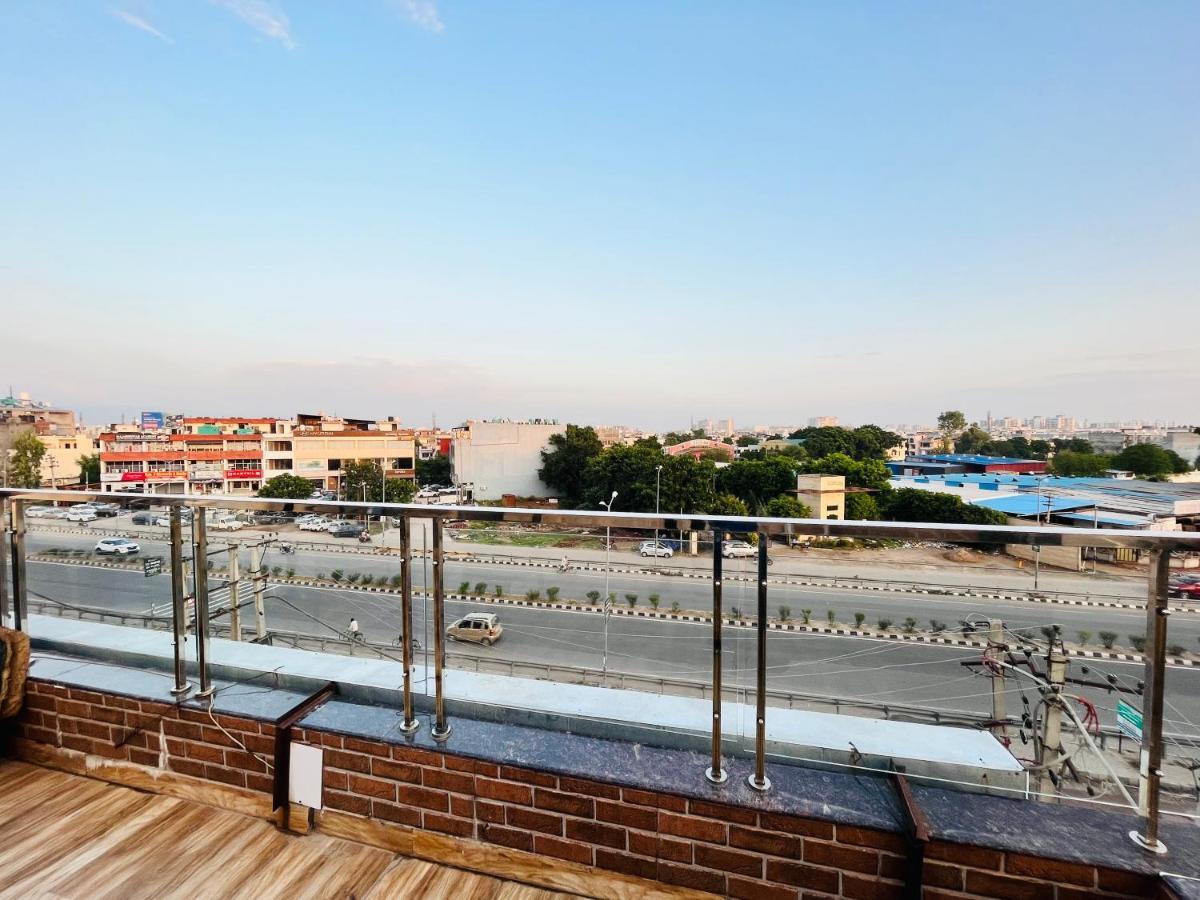 Hotel Woodcrest Zirakpur - Best Family Hotel By - A Unit Of Sidham Group Εξωτερικό φωτογραφία