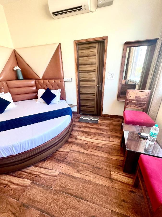 Hotel Woodcrest Zirakpur - Best Family Hotel By - A Unit Of Sidham Group Εξωτερικό φωτογραφία